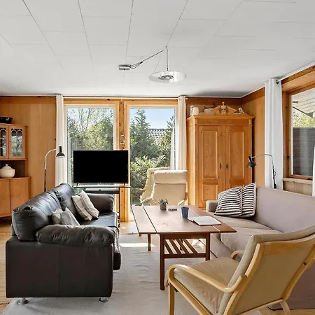 3 Bedroom Beautiful In Semesterbostad Hesselager