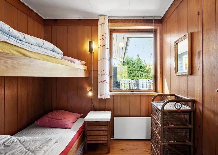 3 Bedroom Beautiful In Dom wakacyjny Hesselager