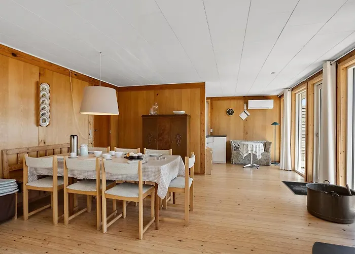 3 Bedroom Beautiful In Hesselager